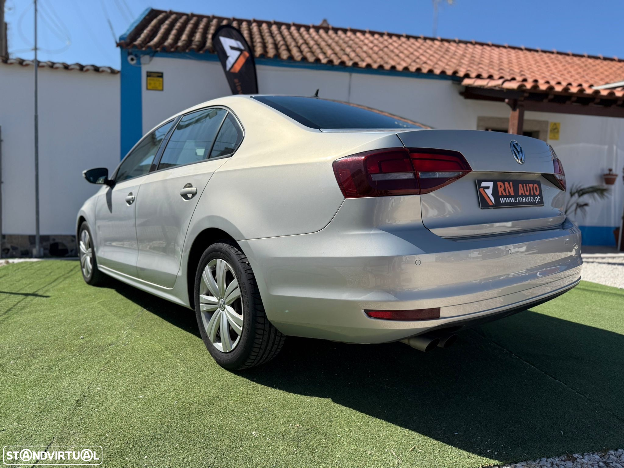 VW Jetta 2.0 TDI Confortline - 9