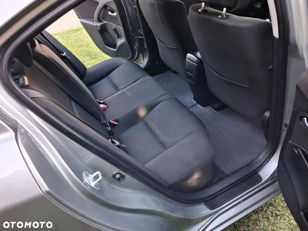 Toyota Avensis 1.8 Premium - 8