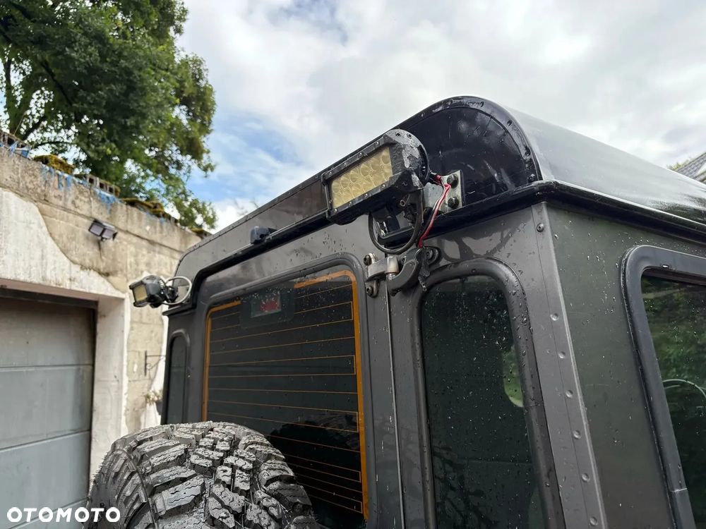 Land Rover Defender 110 SE - 15