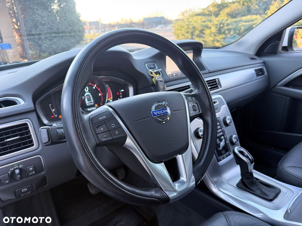 Volvo V70 D2 Momentum - 14