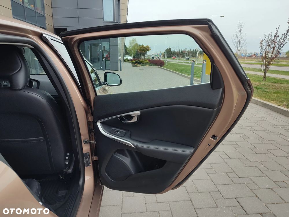 Volvo V40 T2 Summum - 32