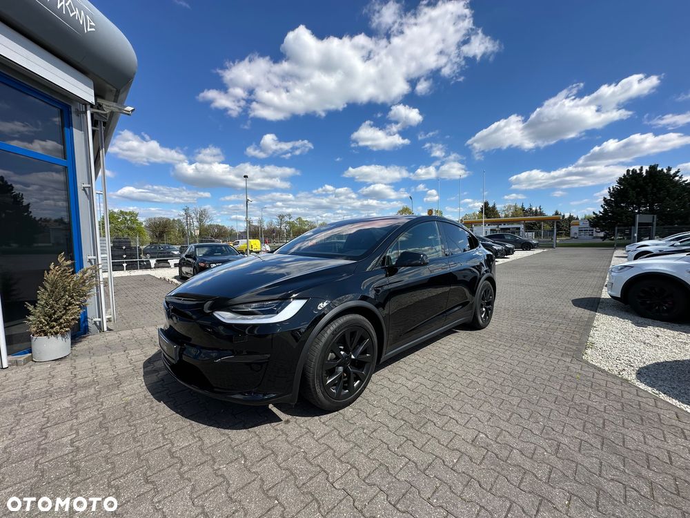 Tesla Model X - 10