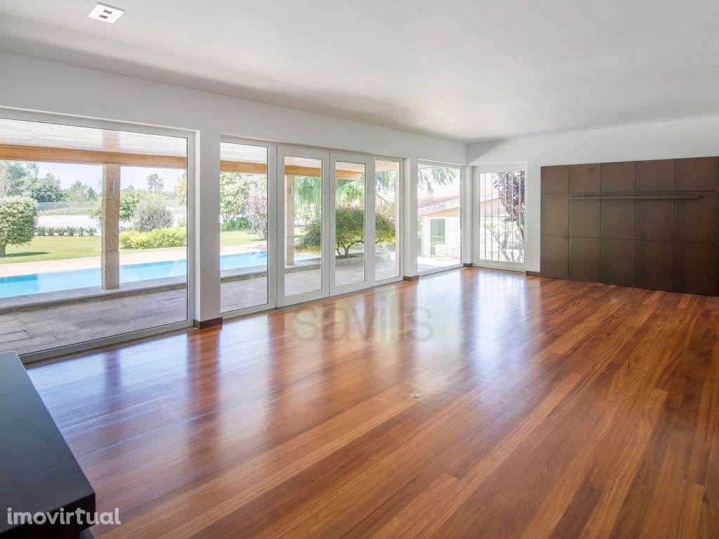 Moradia T5 com piscina e ténis - Vilar do Pinheiro - Grande imagem: 4/20