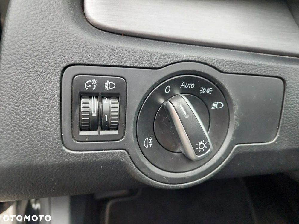 Volkswagen Passat - 12