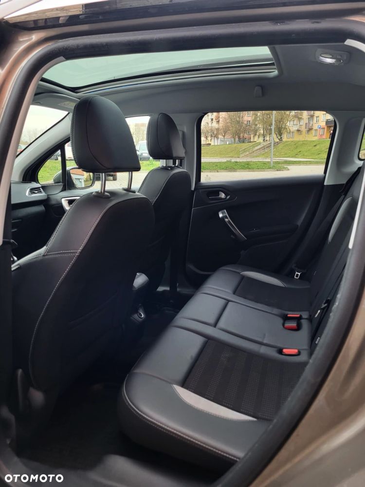 Peugeot 2008 BlueHDi 100 STOP & START Allure - 11