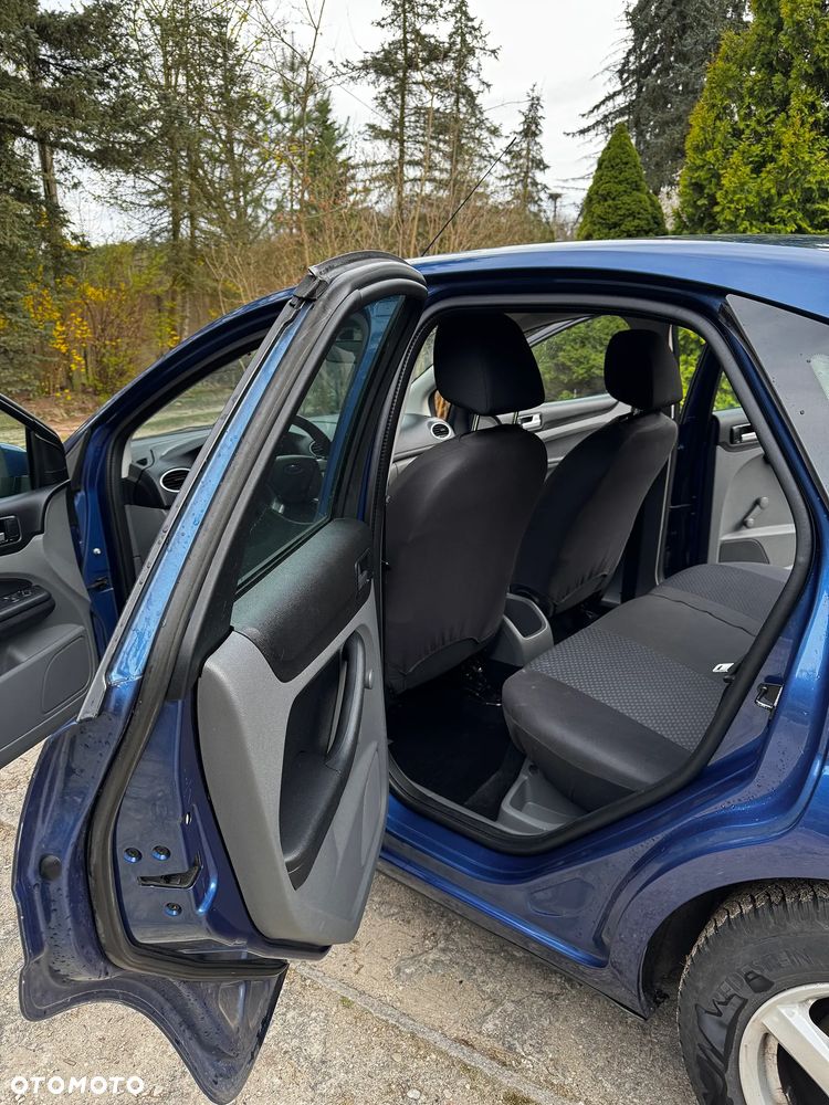 Ford Focus 1.6 16V Ambiente - 16