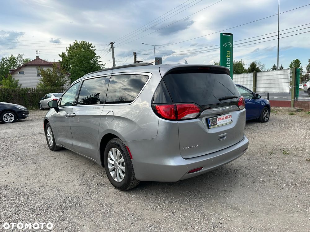 Chrysler Pacifica - 8
