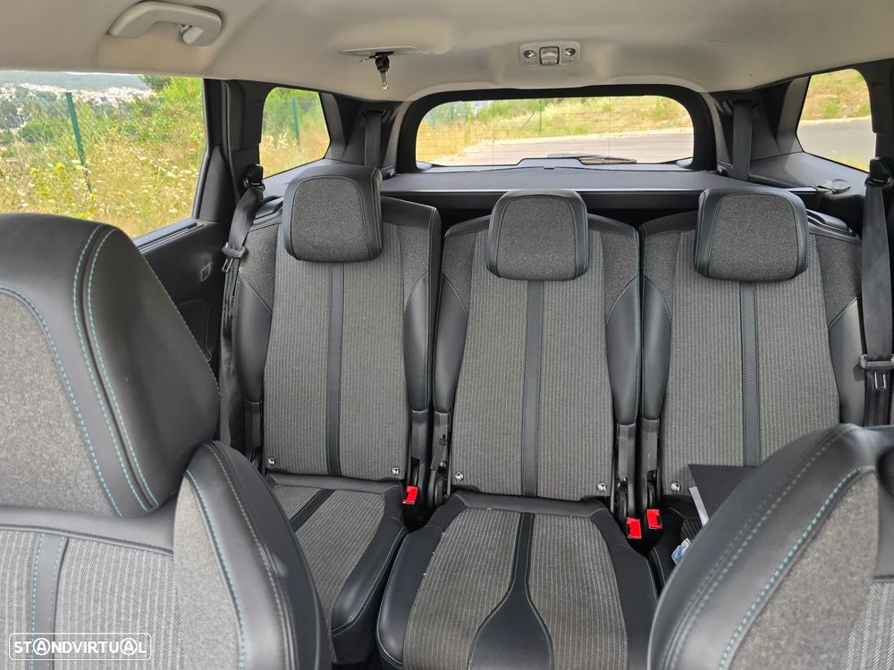 Peugeot 5008 1.2 PureTech Allure Pack EAT8 - 17