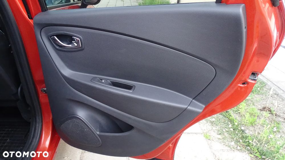 Renault Captur 1.2 TCe Zen EDC - 24