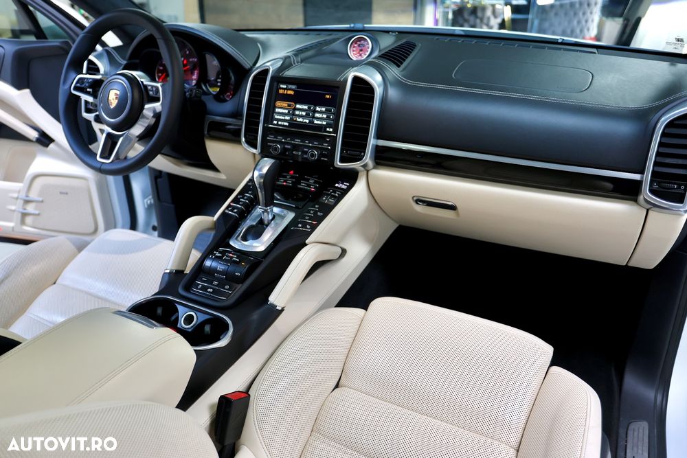 Porsche Cayenne 3.6 L GTS - 19