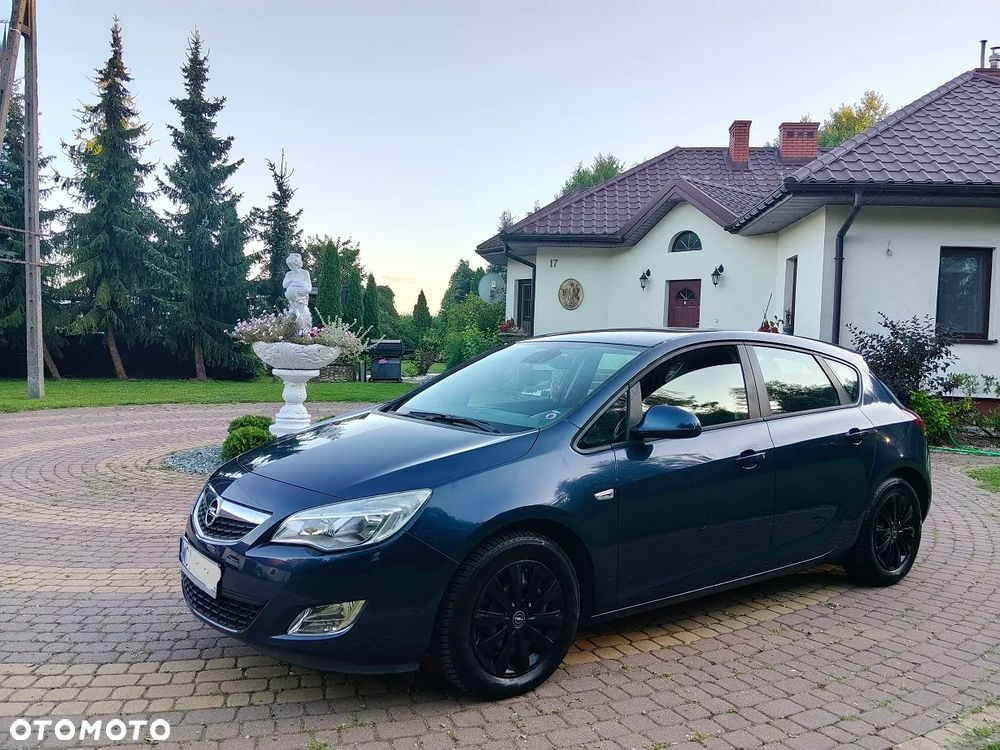 Opel Astra 1.4 T Executive - 10