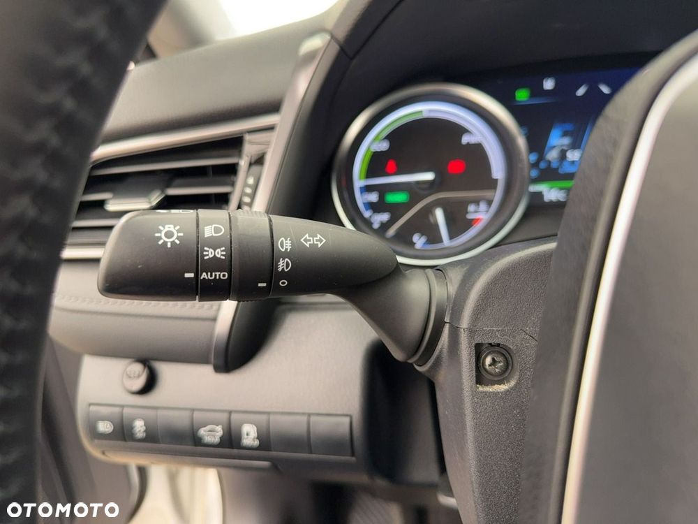 Toyota Camry - 25
