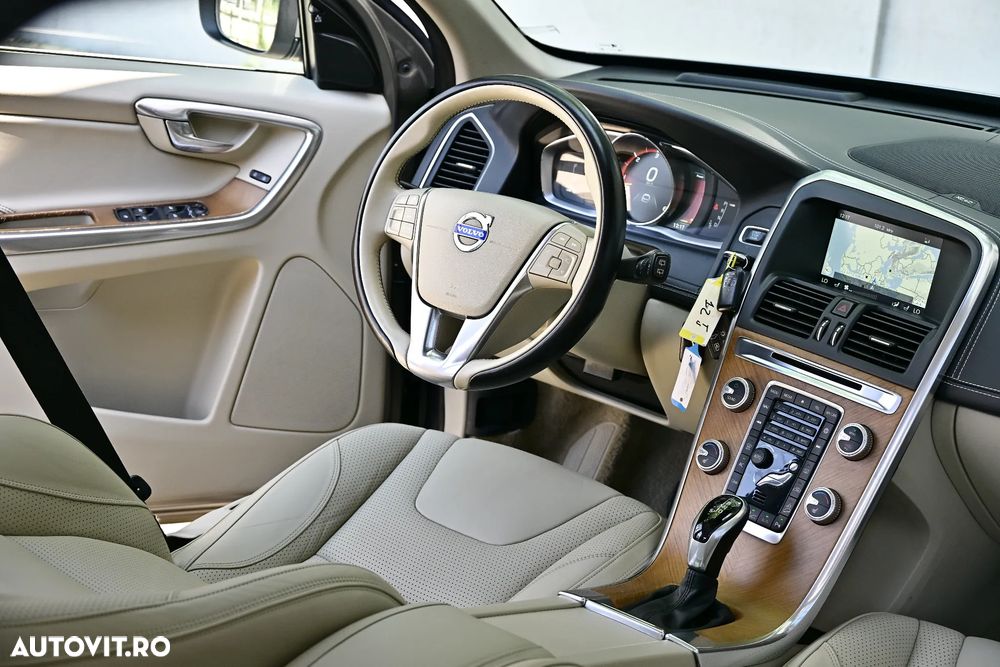 Volvo XC 60 D5 AWD Geartronic Summum - 36