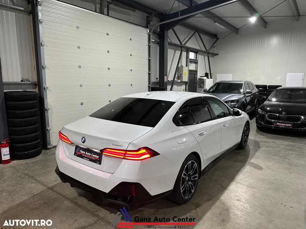 BMW Seria 5 520i AT MHEV - 32