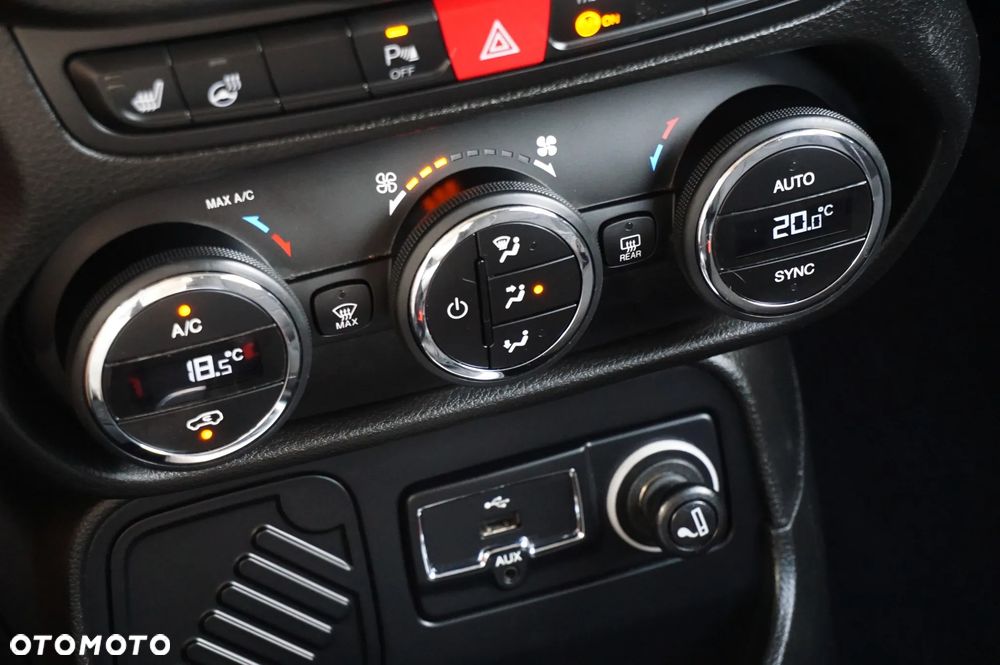 Jeep Renegade 1.4 MultiAir Limited - 36