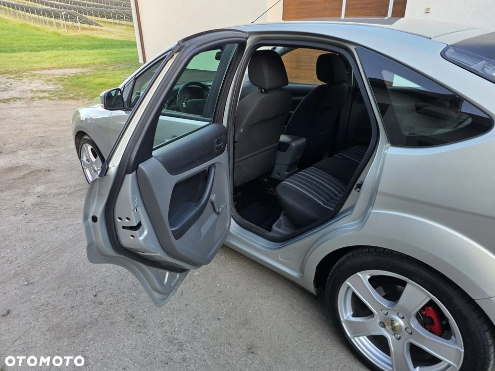 Ford Focus 1.6 16V Style - 10