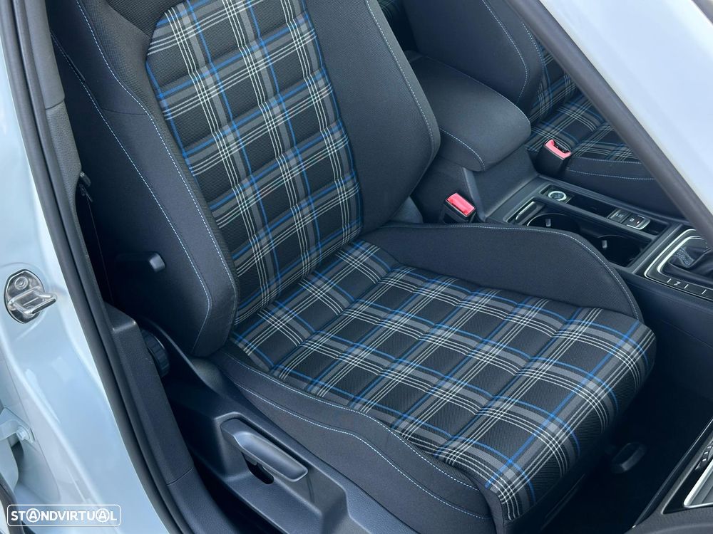 VW Golf 1.4 GTE Plug-in - 32