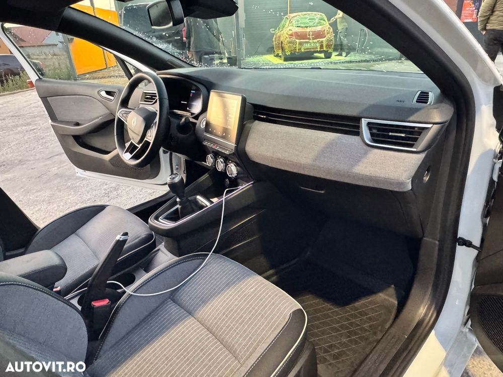 Renault Clio - 8