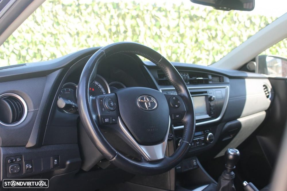 Toyota Auris 1.4 D-4D Exclusive - 34