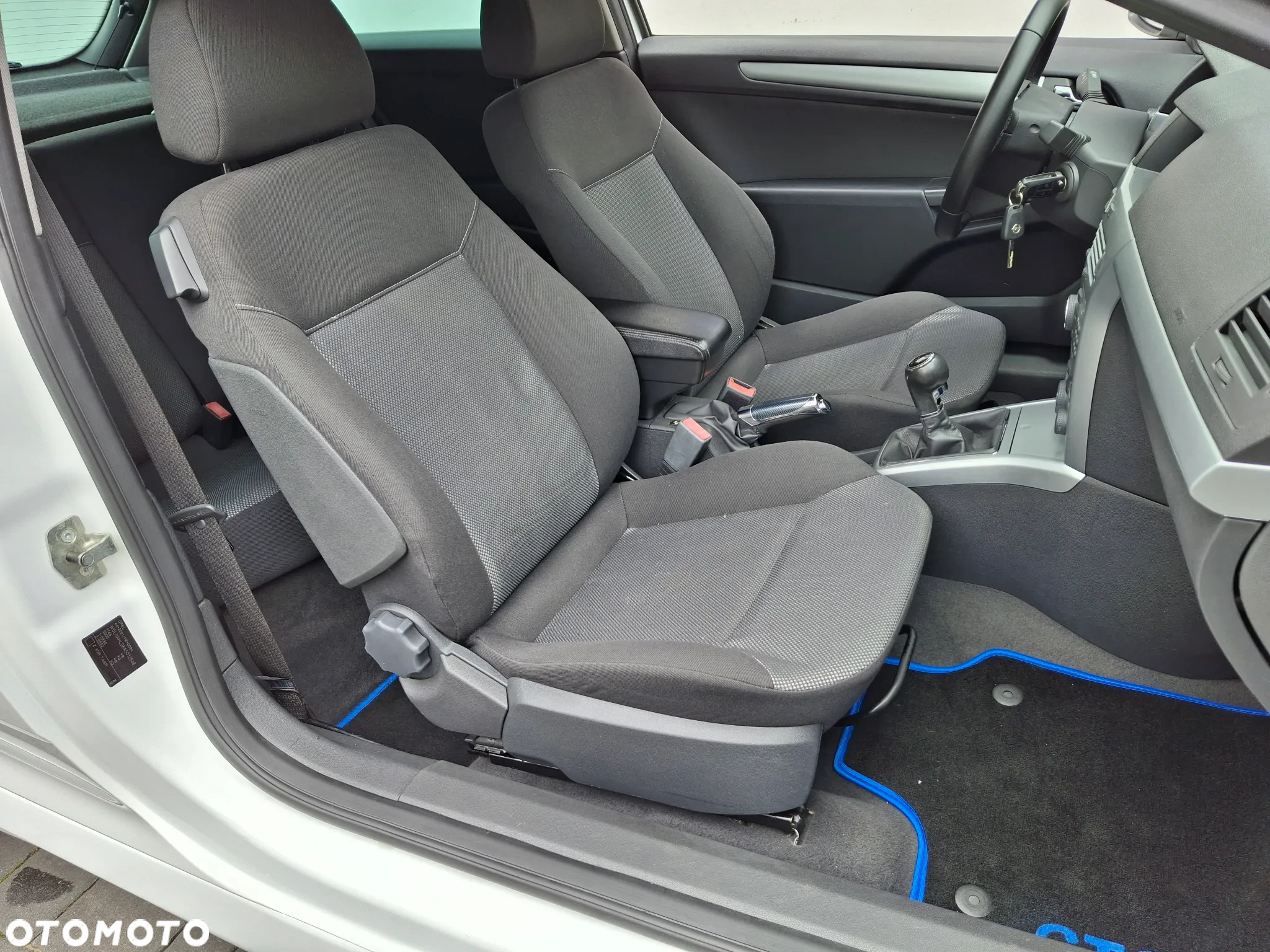 Opel Astra GTC 1.6 - 10