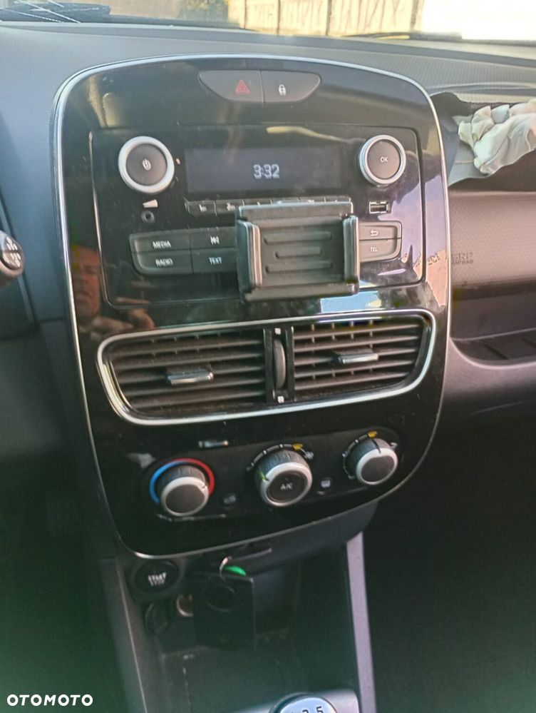 Renault Clio 1.2 16V 75 Limited - 8