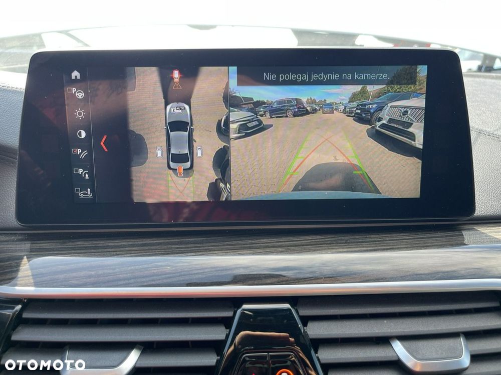 BMW Seria 5 M550i xDrive sport - 9