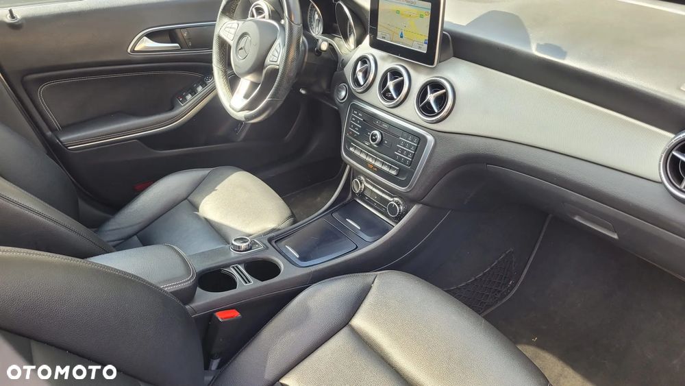 Mercedes-Benz CLA 200 7G-DCT UrbanStyle Edition - 13