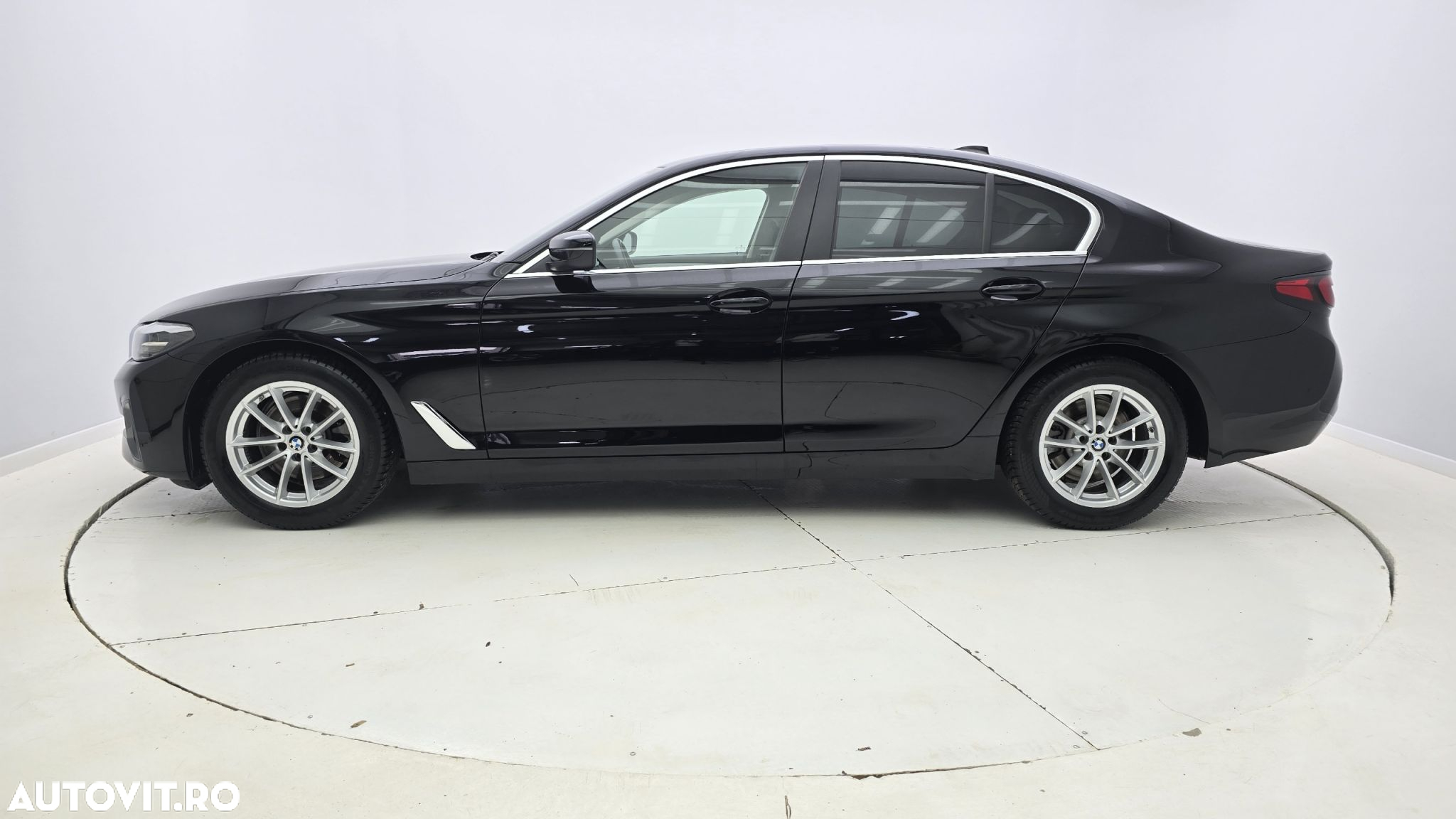 BMW Seria 5 520i AT MHEV - 9