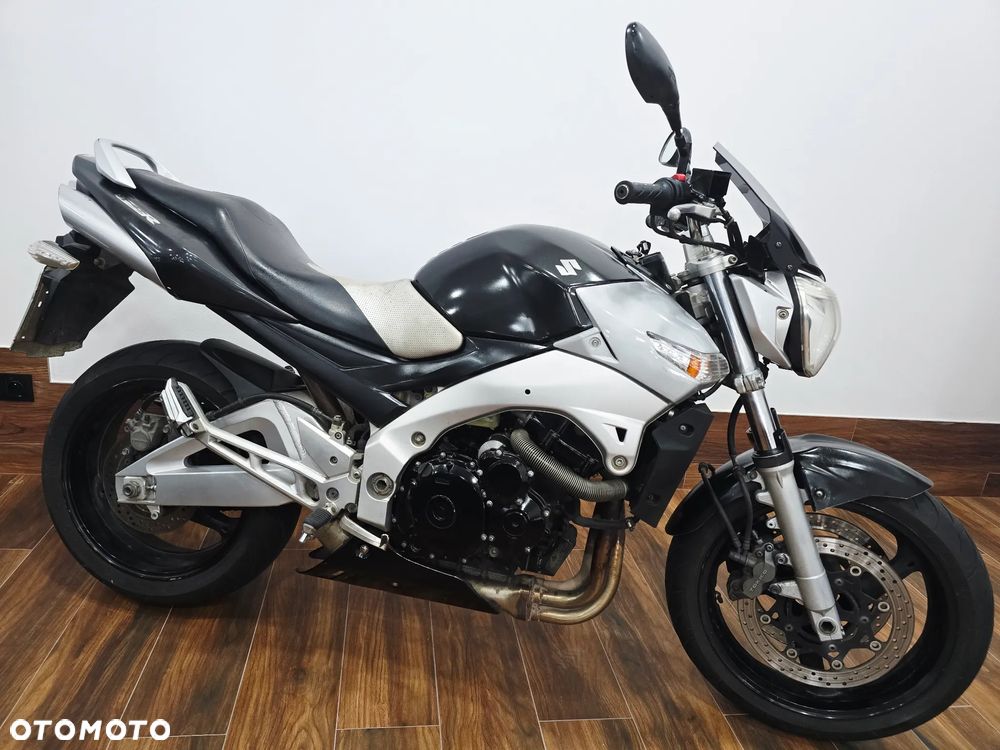 Suzuki GSR - 1