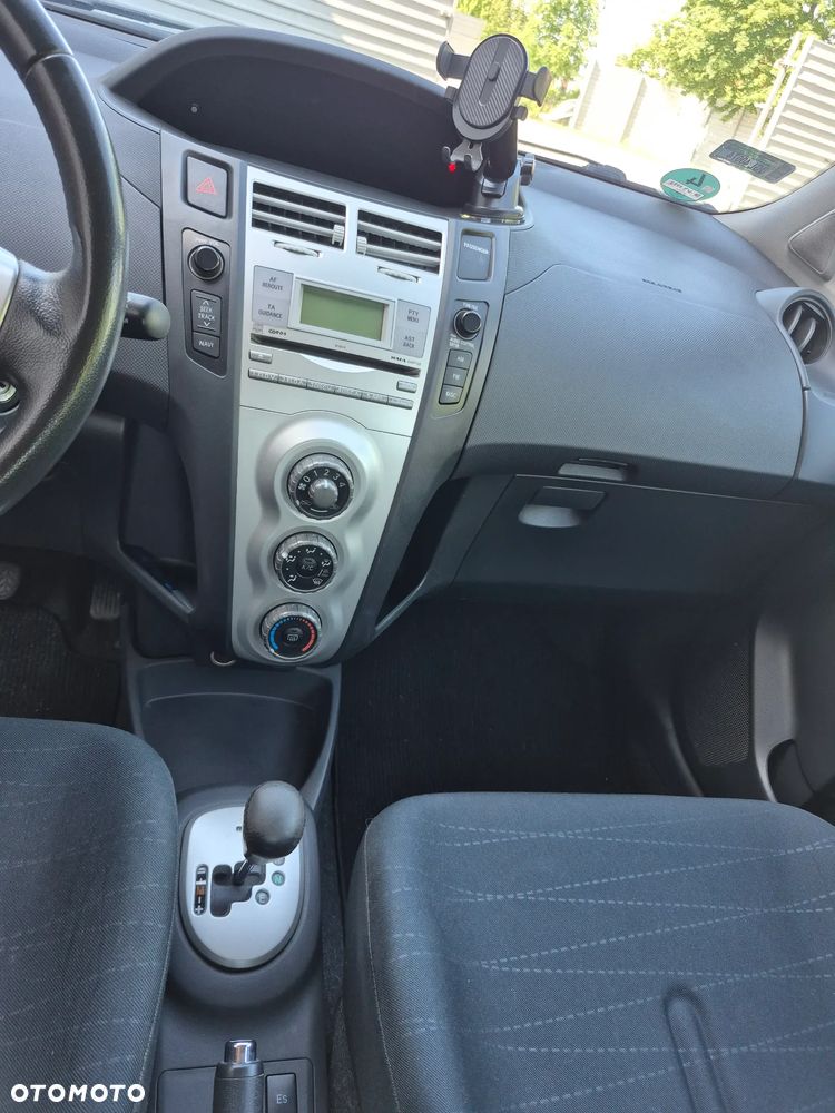 Toyota Yaris - 11