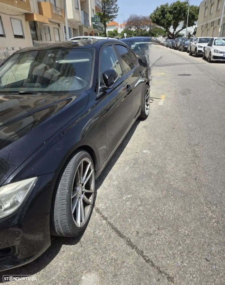 BMW 320 d EfficientDynamics Auto - 4