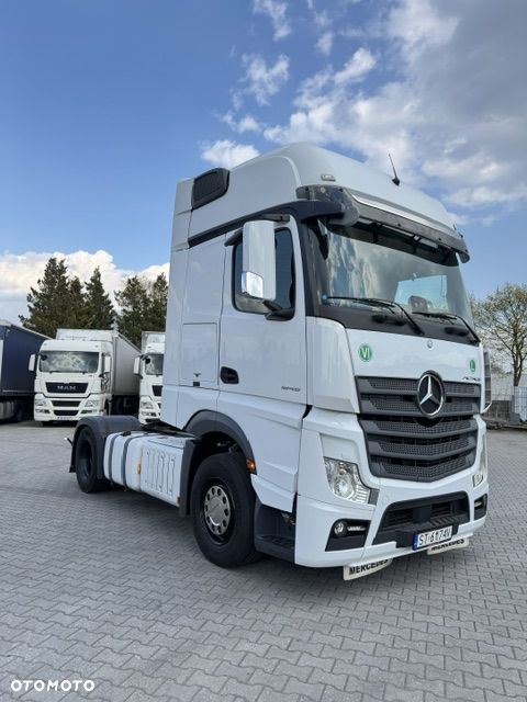 Mercedes-Benz Actros - 3