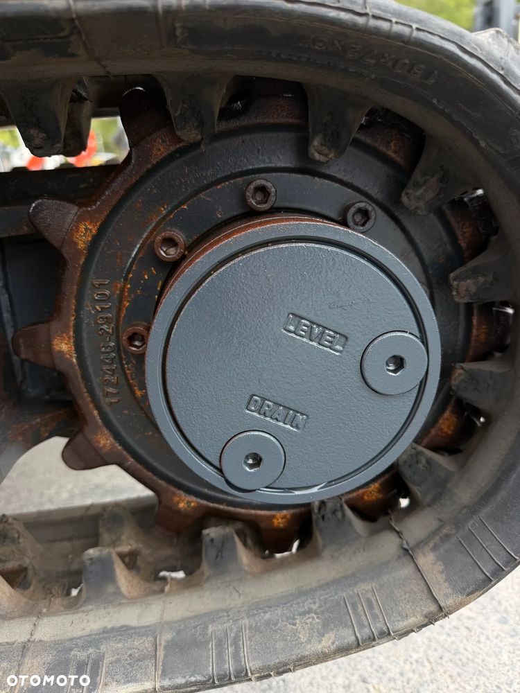 Yanmar SV08-1AS Japońska Minikoparka Gąsienicowa. Koparka 1,1 tony. Maszyna jak Nowa. 2017rok. Pochodzi z Norweskiego Gospodarstwa Ogrodniczego! 2 Rozsuwane Podwozie. Dokumentacja. Dodatkowe sekscje Hydrauliczne na młot lub wiertnice. Ani deka luzów czy wycieków. Szybkozłącze. Skrętne ramię. OKAZJA Zadbana Maszyna! Bardzo oszczędny silnik Yanmar. Mocne pompy Hydrauliczne!! 851mtg. Ani deka luzów czy wycieków, Aktualna Dekra. Po serwisach! - 25