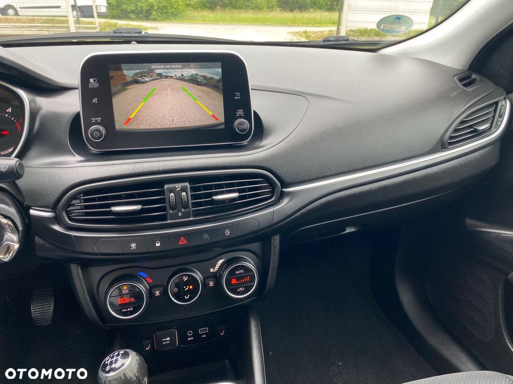 Fiat Tipo 1.6 MultiJet 16v Lounge - 26