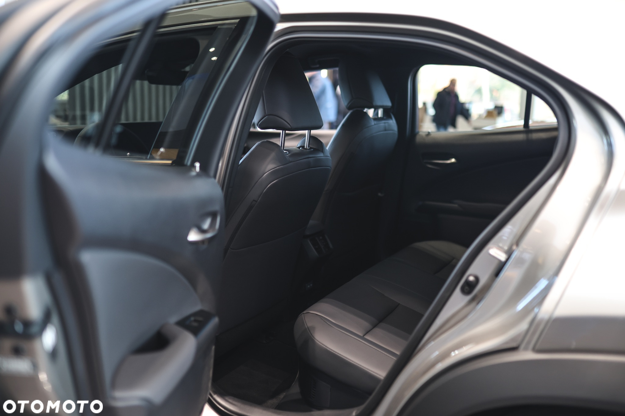 Lexus UX 300h F Sport Design - 14
