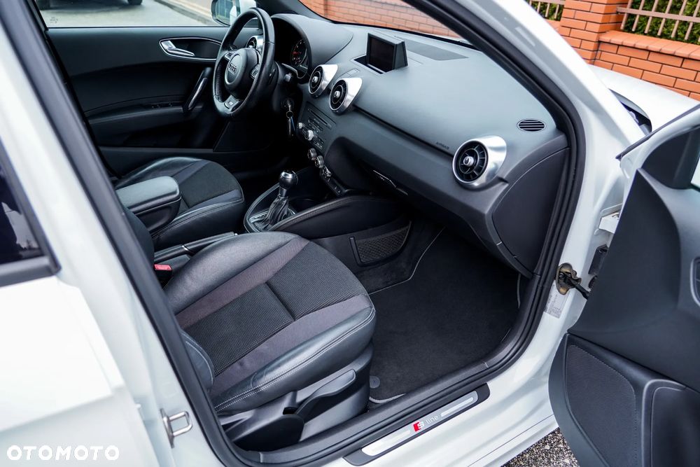 Audi A1 Sportback 1.4 TFSI S tronic S line Sportpaket - 8