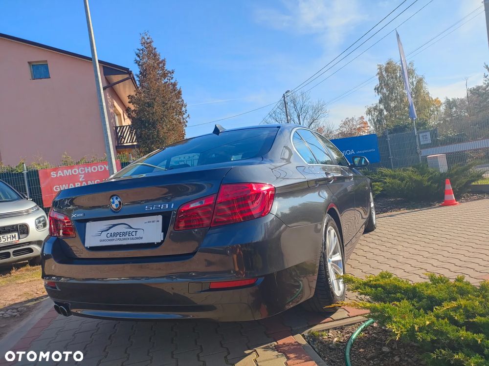 BMW Seria 5 528i Luxury Line - 2