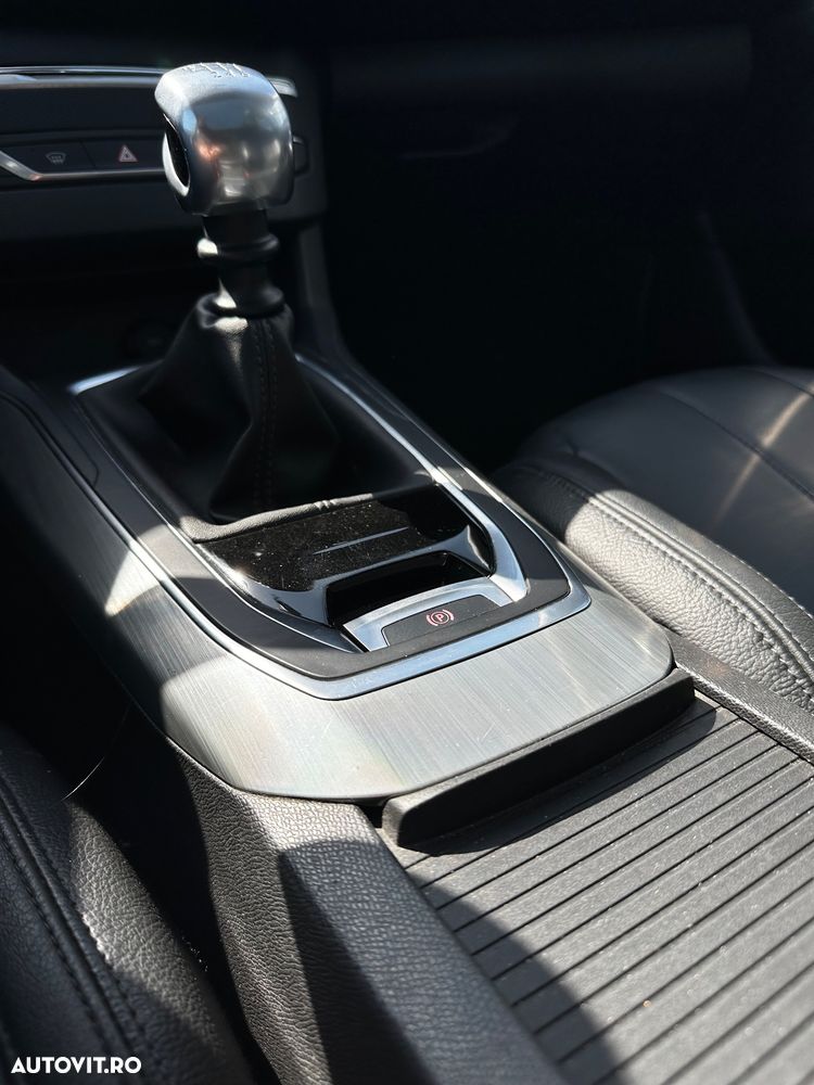 Peugeot 308 1.2 L PureTech Turbo Allure - 14