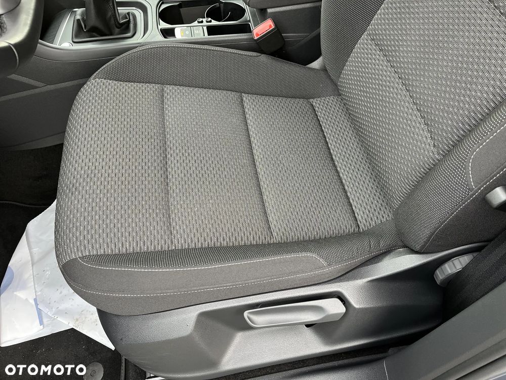 Volkswagen Touran - 12