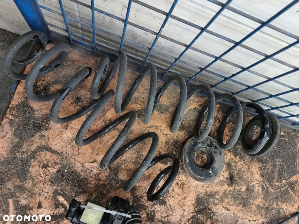 VW GOLF V PLUS SPRĘŻYNY TYŁ - 1