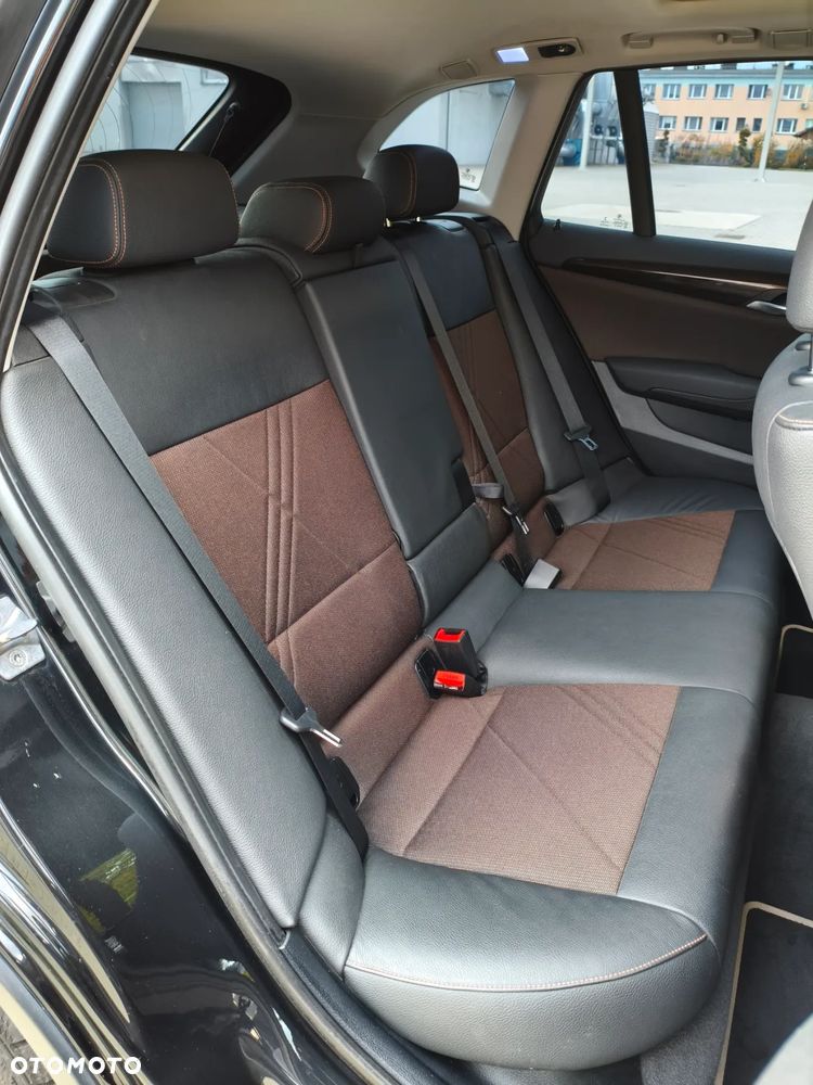 BMW X1 sDrive18d xLine - 25