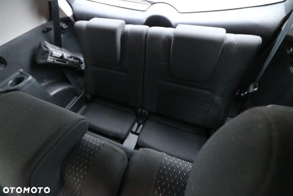 Toyota Corolla Verso - 12