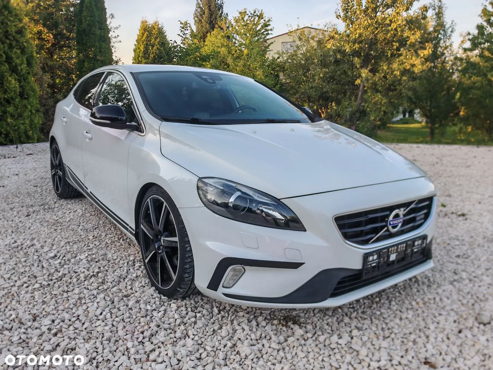 Volvo V40 T4 R Design - 6