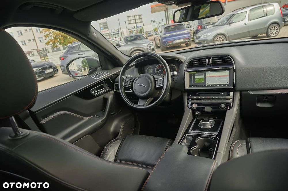 Jaguar F-Pace 20d AWD Prestige - 19