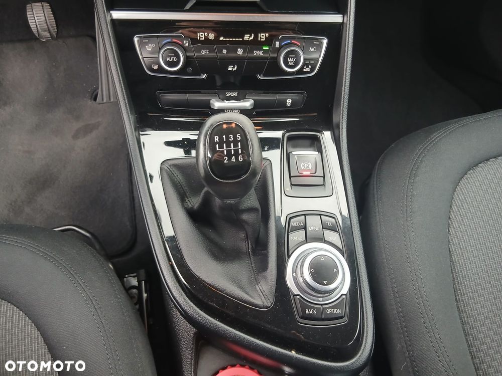 BMW Seria 2 218d xDrive Luxury Line - 25