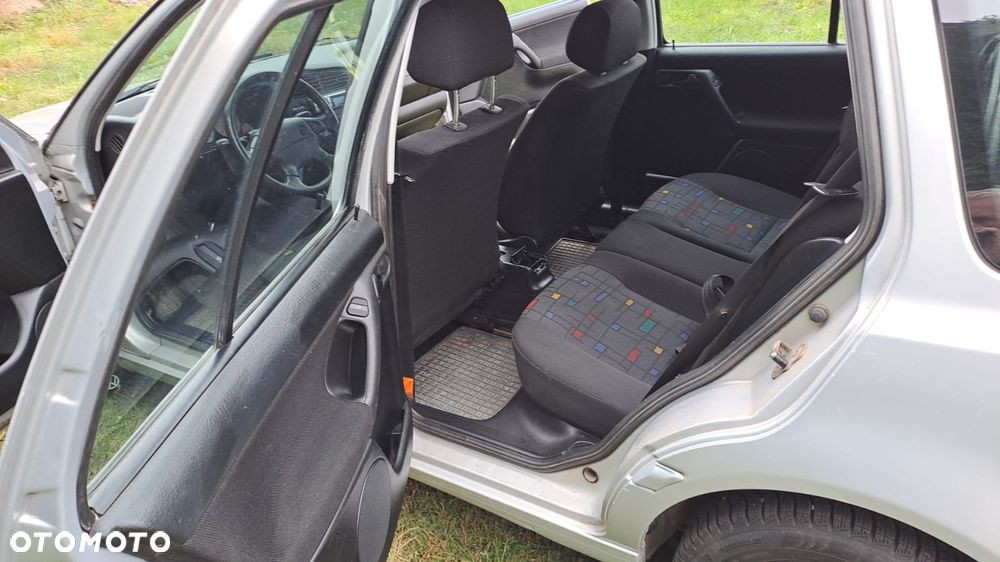 Volkswagen Golf 1.6 Comfortline - 19