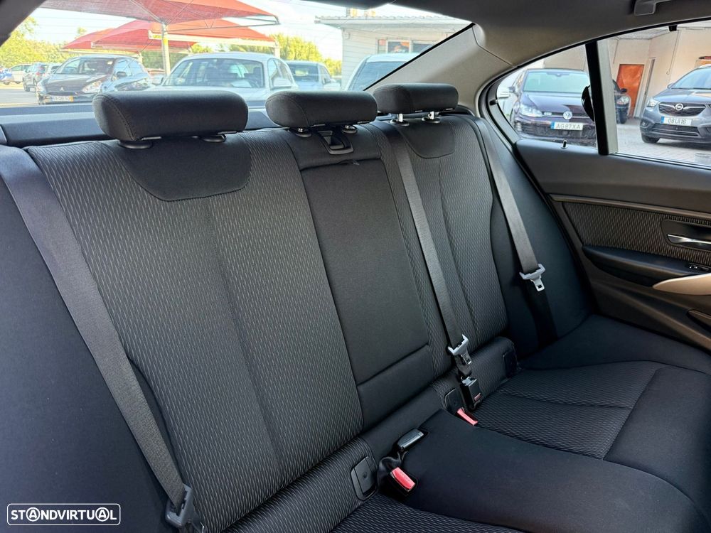 BMW 330 e iPerformance Advantage - 10