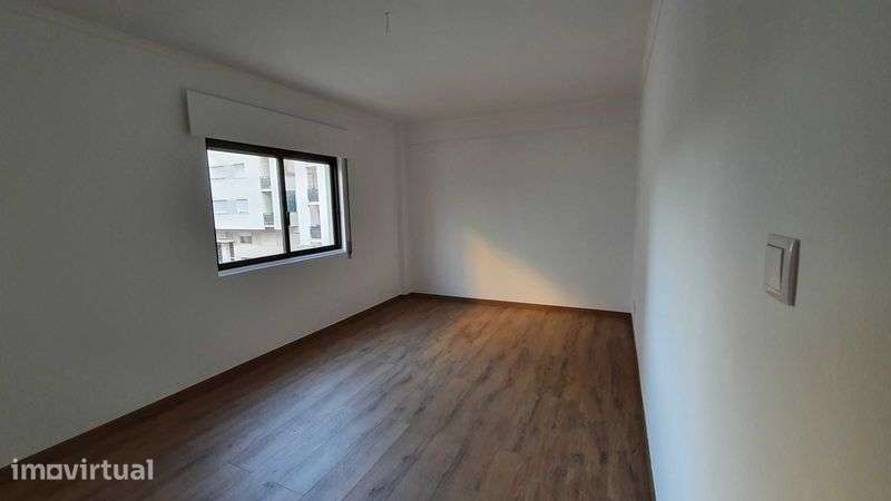 Apartamento T3 em Linda Velha para arrendamento - Grande imagem: 2/12