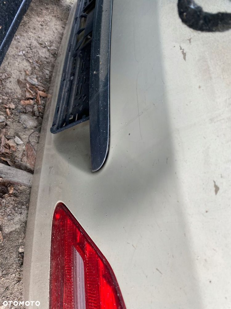 MERCEDES 246 kompletna tylna klapa - 2