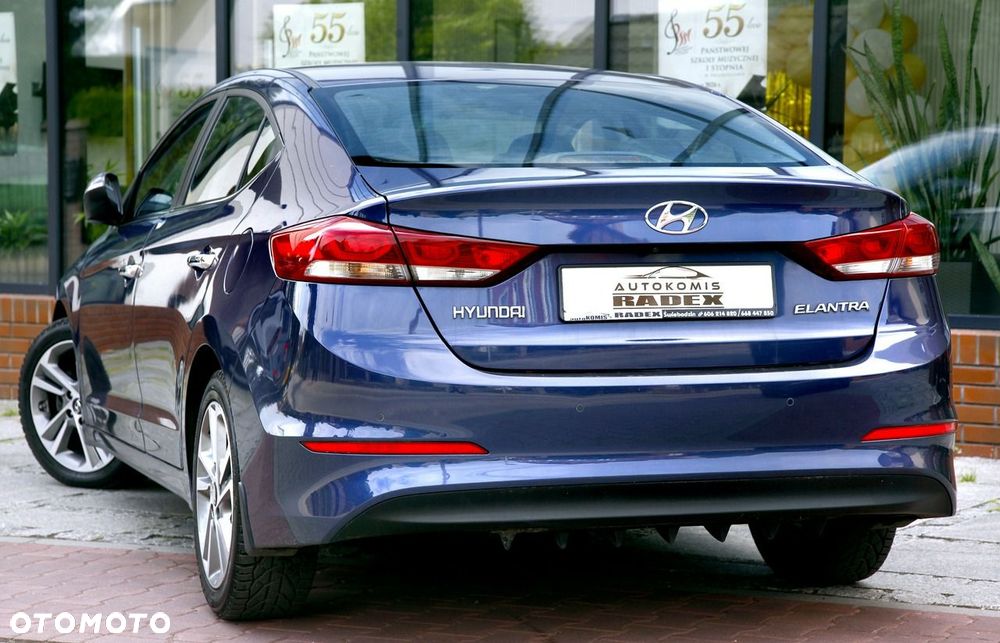 Hyundai Elantra - 11
